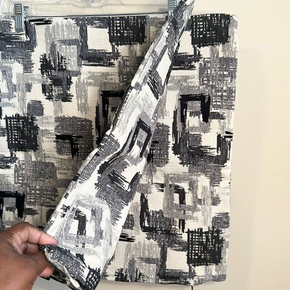 Custom Pillow Covers Decor (2) 18”x18” - Picture 3 of 4